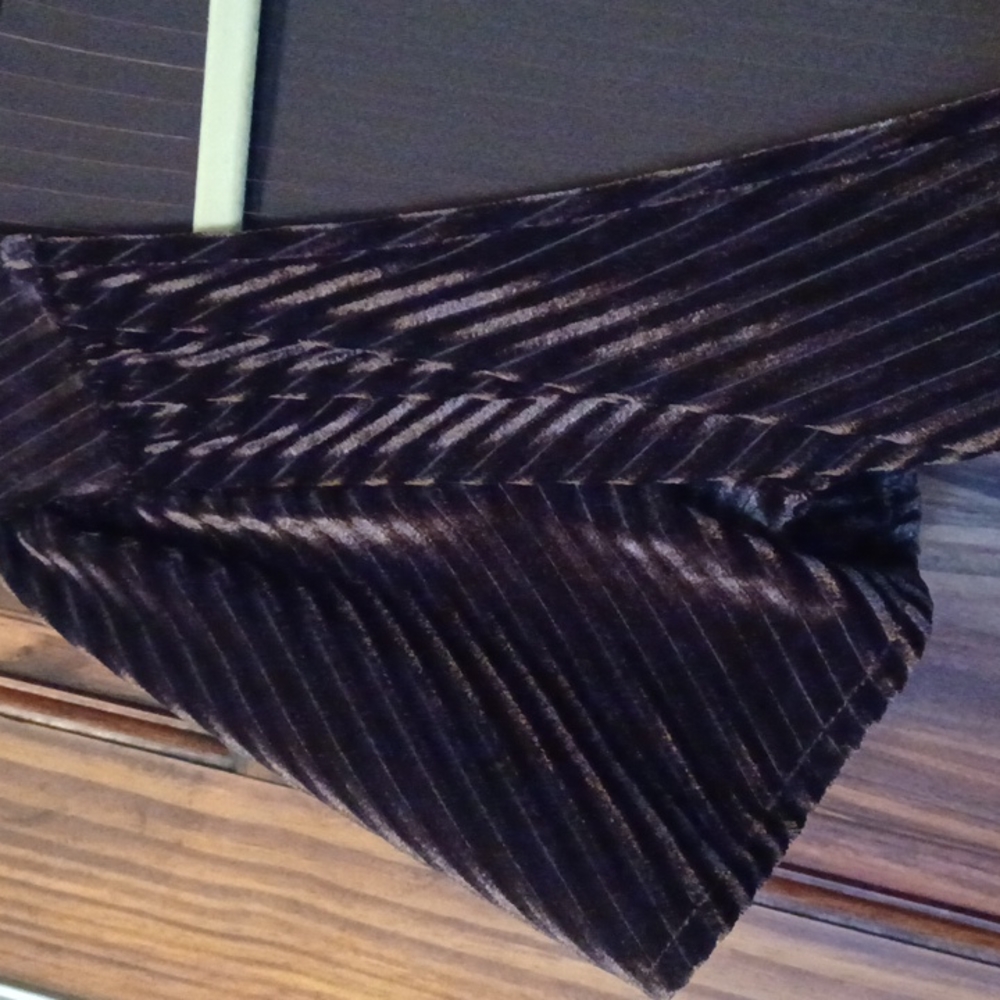 Andi Ribbed Velvet Wrap - Picture 4 of 10